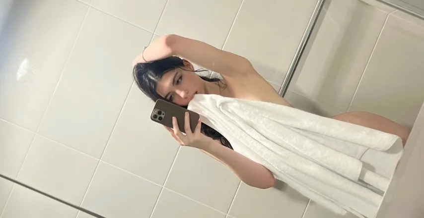 OnlyFans account  littleleahxo header 2