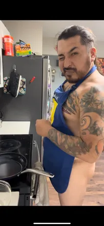 OnlyFans cuenta with_an_apron_on header 2
