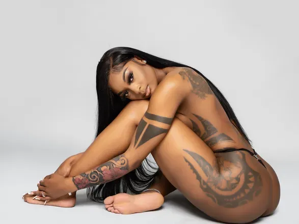 OnlyFans cuenta t__hollywood header 2
