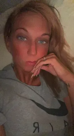 OnlyFans cuenta nerdymama93 avatar 1