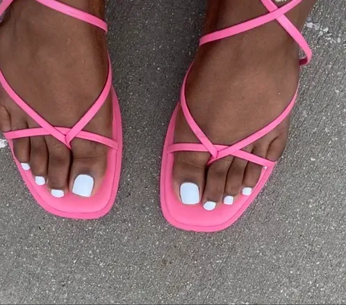 OnlyFans account  whitetoesforthehoess avatar 1