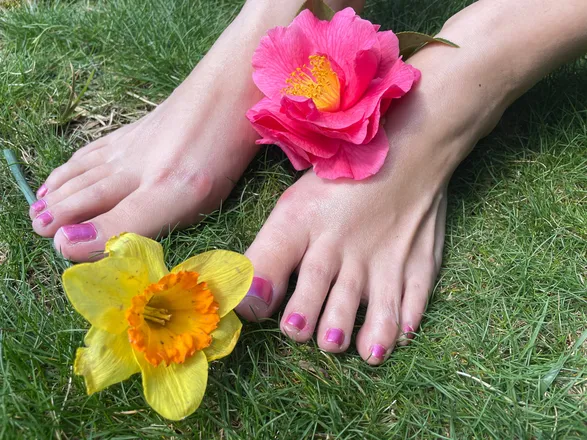 OnlyFans account  footfaeries header 2