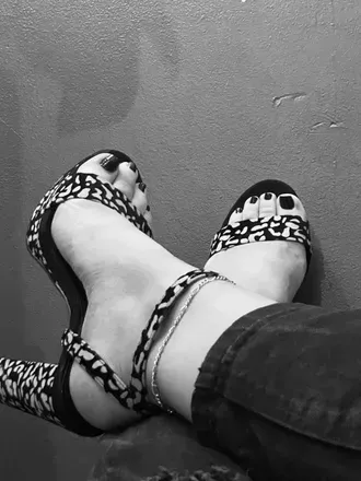 OnlyFans cuenta sacred_soles header 2