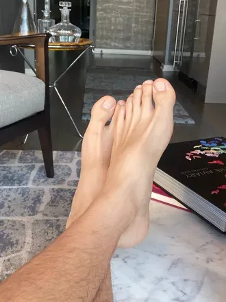 OnlyFans cuenta prettyfeet_world header 2