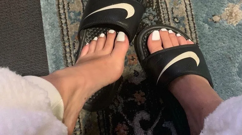 OnlyFans cuenta prettyfeetgirlyyy header 2