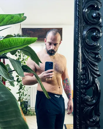 OnlyFans account  creativeaa header 2