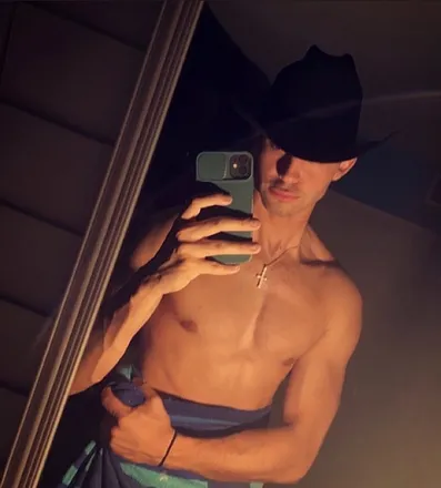 OnlyFans cuenta jrsinzzz9 header 2