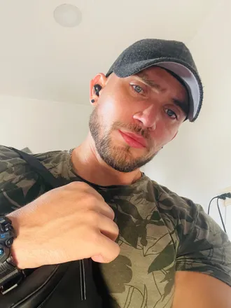 OnlyFans cuenta blue_eyes_hot header 2