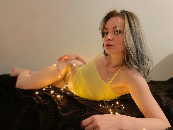 OnlyFans cuenta littlejunah header 2