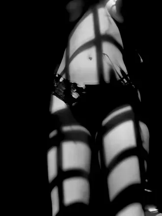 OnlyFans cuenta surrealist header 2