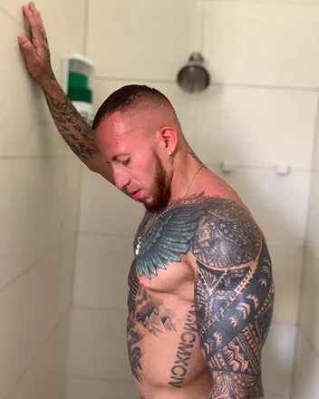 OnlyFans cuenta sexyalejandro69 header 2
