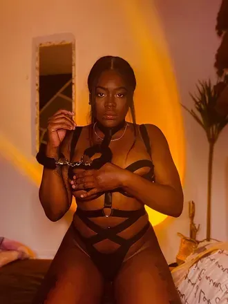 OnlyFans account  hot.mathilde header 1