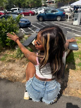 OnlyFans cuenta hughhefnersdaughter header 2