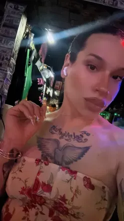 OnlyFans account  tooprettilouive avatar 1