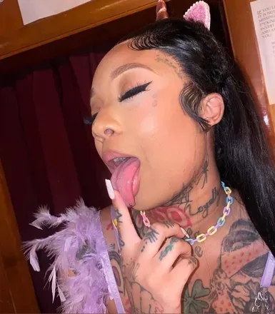 OnlyFans account  omgitstrouble avatar 1