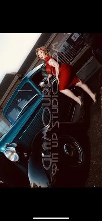 OnlyFans cuenta vintage_bombshell header 2
