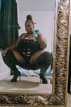 OnlyFans cuenta prettyphatfeet89 header 2