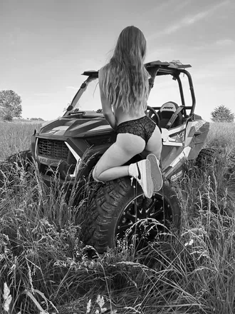 OnlyFans account  brunettebarbiexoxo header 2