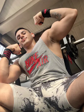 OnlyFans cuenta jonathancast08 header 2