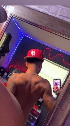 OnlyFans cuenta beingcarlos_ header 2