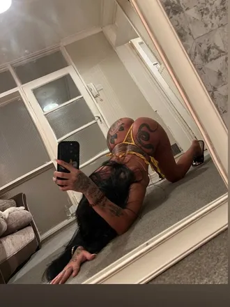 OnlyFans account  vikyx header 2
