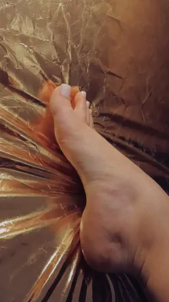 OnlyFans cuenta lucy.lu.toes header 2
