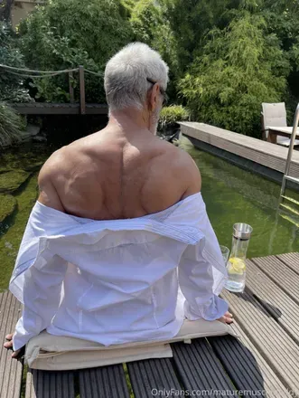 OnlyFans cuenta maturemuscledaddy header 2