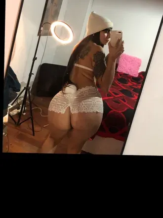OnlyFans cuenta littlechechu header 2