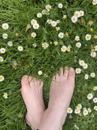 OnlyFans cuenta nicetofeetu333 header 2
