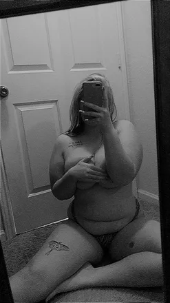 OnlyFans account  sunnkissedstrawberry header 2