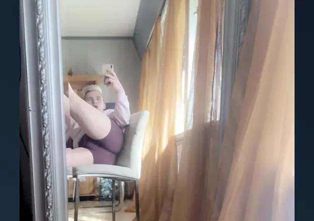 OnlyFans cuenta kylie2000 header 2