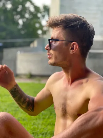 OnlyFans account  u223102605 header 2