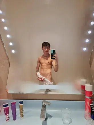 OnlyFans cuenta simo_twink header 2