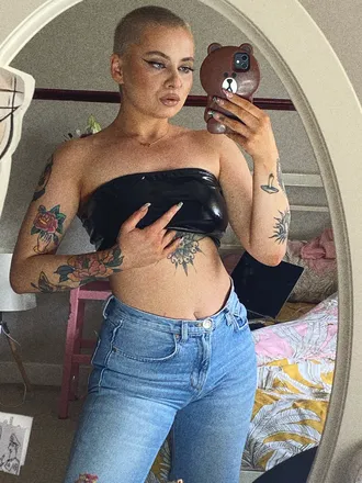 OnlyFans account  hellomarlenn header 2