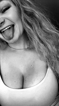OnlyFans cuenta beachybabe33 header 2
