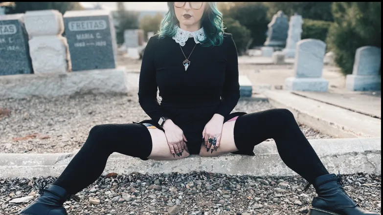 OnlyFans cuenta cemeteryghoul header 2