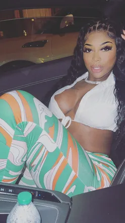 OnlyFans cuenta baddie__moore header 2