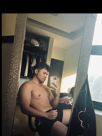 OnlyFans cuenta yos2001_13 header 2