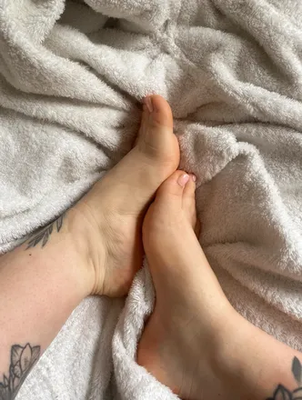 OnlyFans cuenta footsie_23 header 2