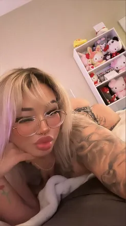 OnlyFans account  queens header 2