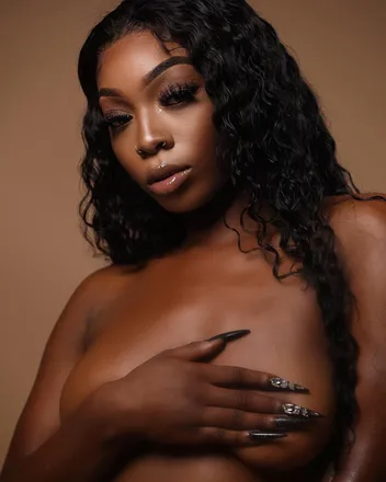 OnlyFans cuenta mochaliciouss header 2