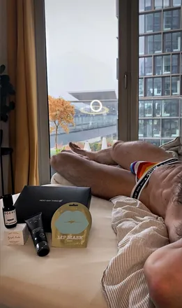 OnlyFans cuenta sneakerflok header 2