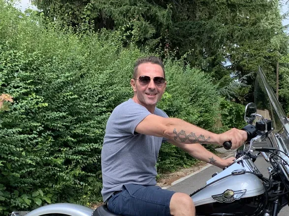 OnlyFans cuenta davidperryxxx header 2