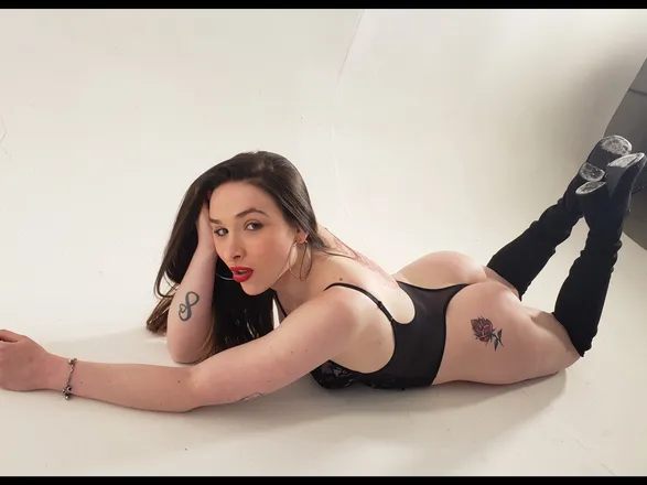 OnlyFans cuenta itsqueen.b header 2