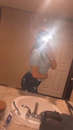 OnlyFans cuenta busty_burnette avatar 1