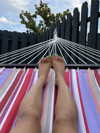 OnlyFans cuenta petitefeet1122 header 2