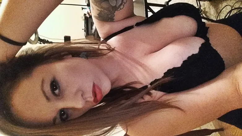 OnlyFans cuenta revuhlina header 2