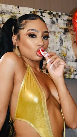 OnlyFans cuenta omgamberley header 2