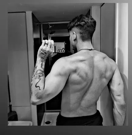 OnlyFans cuenta charlyfariass header 2