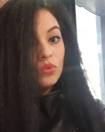 OnlyFans cuenta ellythebrunette header 2